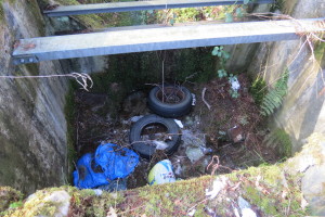 Fly tipping stank A82